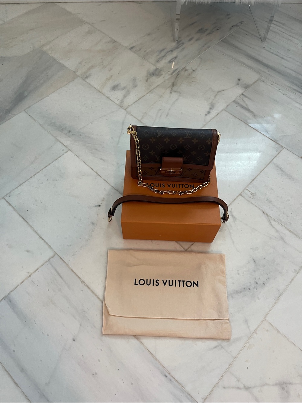 Louis Vuitton, Monogram Canvas Shoulder Bag with Brown Trim and Gold Hardware - Picture 4 of 15